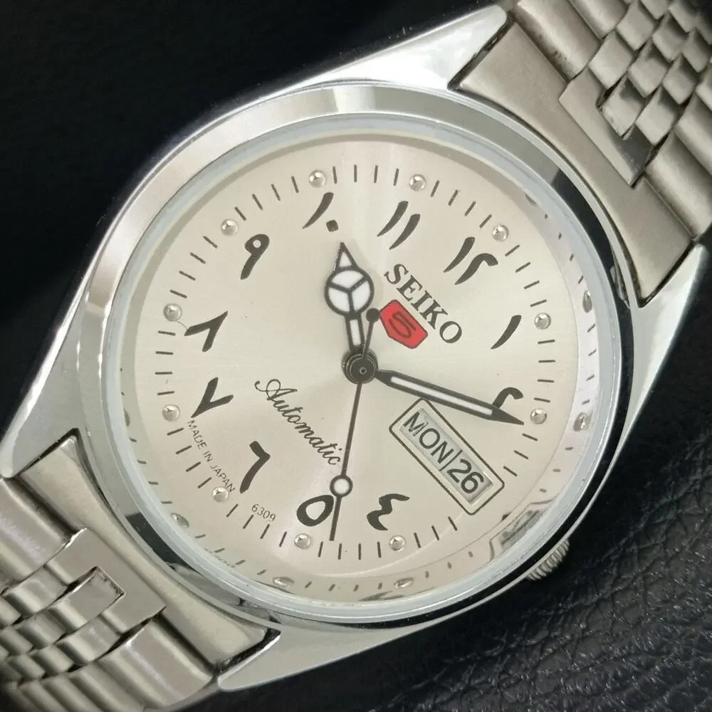 Vintage 1972 Seiko Automatic Mens Silver Watch W/daydate & Red Accents